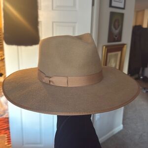 Lack of color wool hat